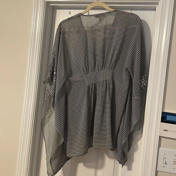 Boston Proper sheer top - Picture 4 of 4